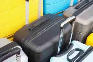 Czy warto kupić zestaw walizek podróżnych? Analiza korzyści